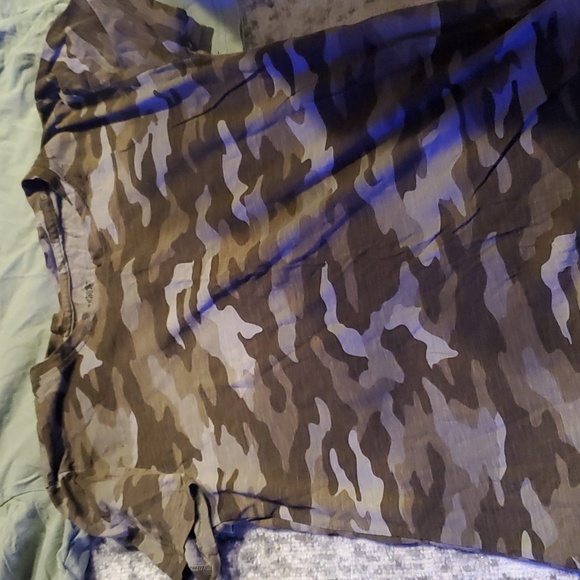 VS PINK camo tshirt size XS - Picture 1 of 2